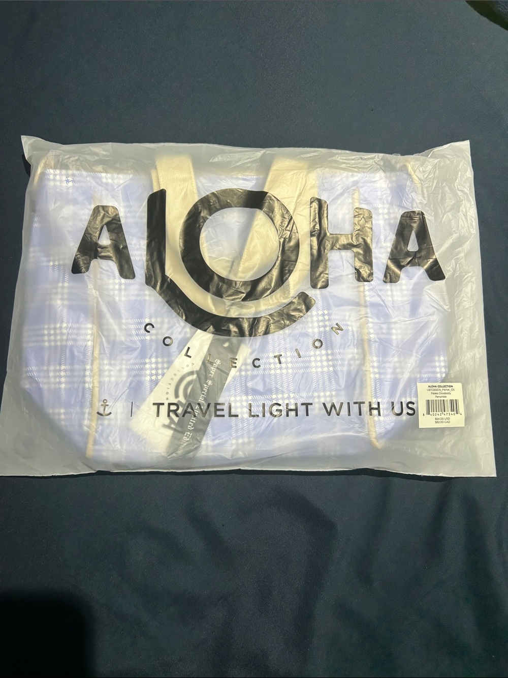 NWT Aloha Collection Periwinkle Palaka Crossbody